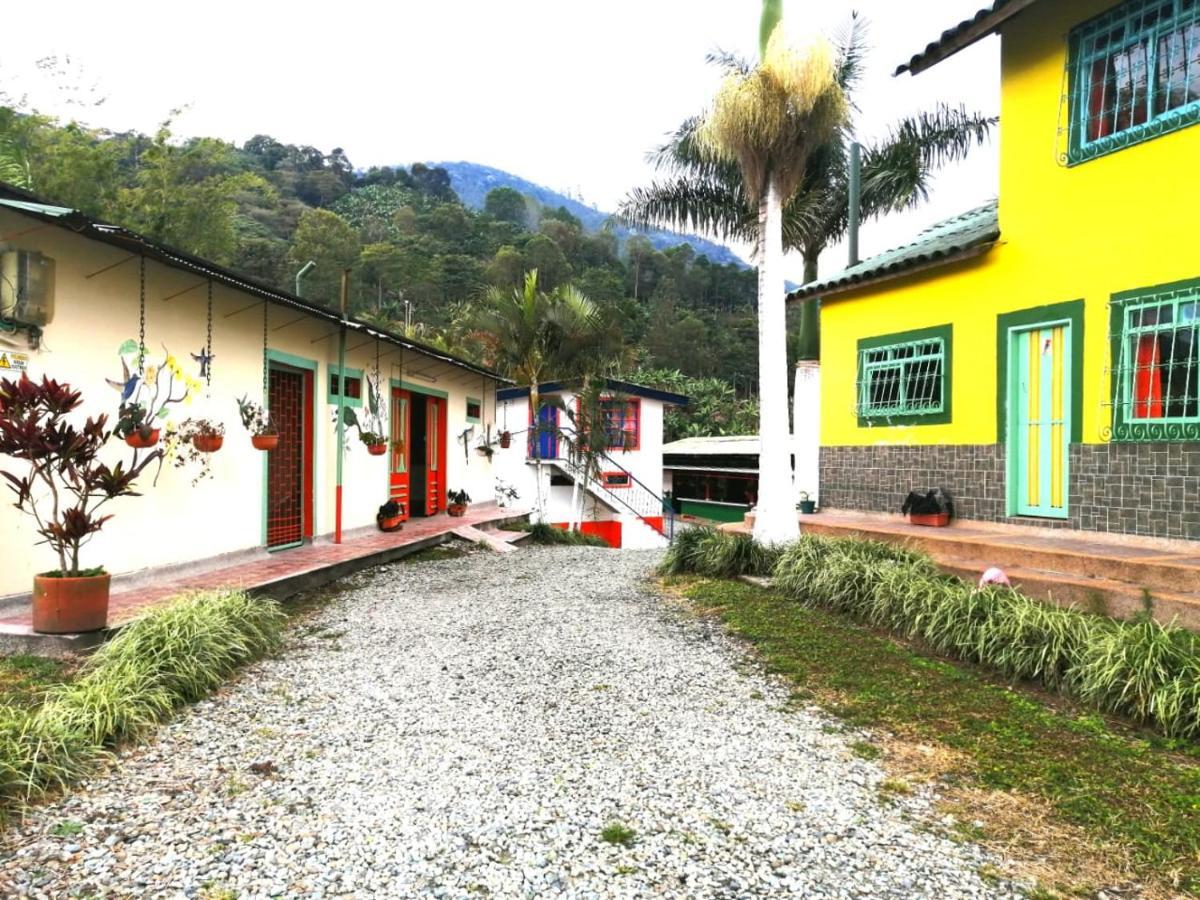 Finca Turistica Santa Clara Hostel Calarcá Buitenkant foto