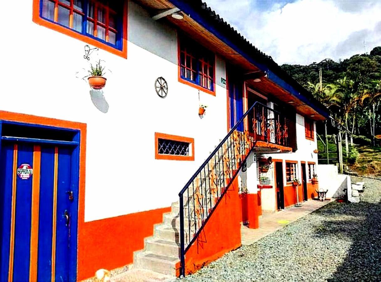 Finca Turistica Santa Clara Hostel Calarcá Buitenkant foto