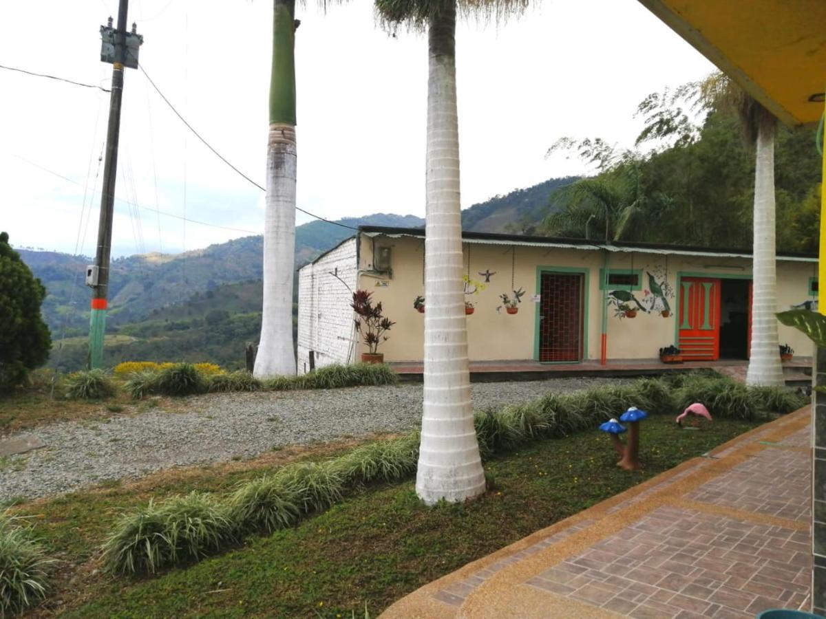 Finca Turistica Santa Clara Hostel Calarcá Buitenkant foto